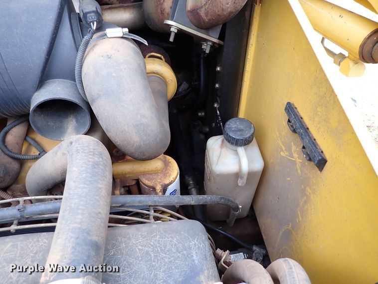 image for item JO9590 2005 John Deere 325  skid steer loader
