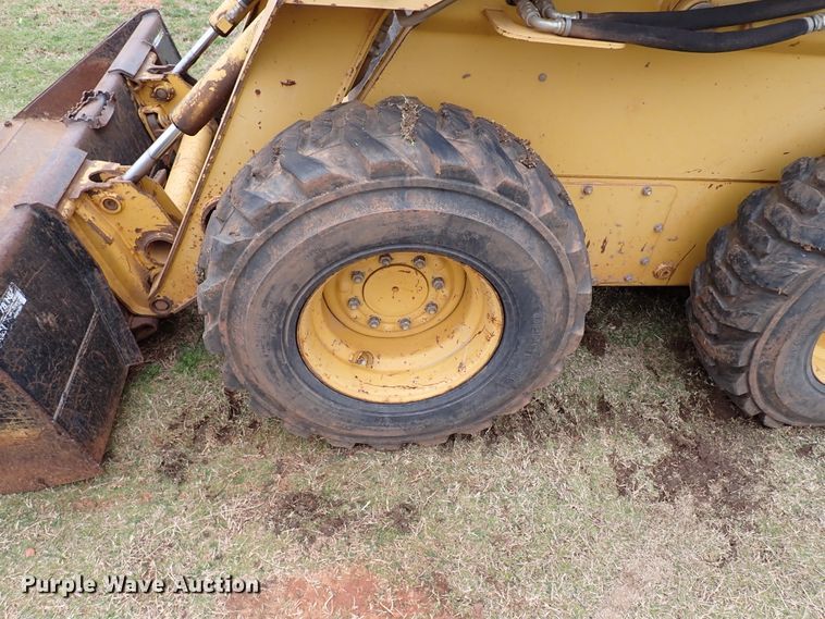image for item JO9590 2005 John Deere 325  skid steer loader