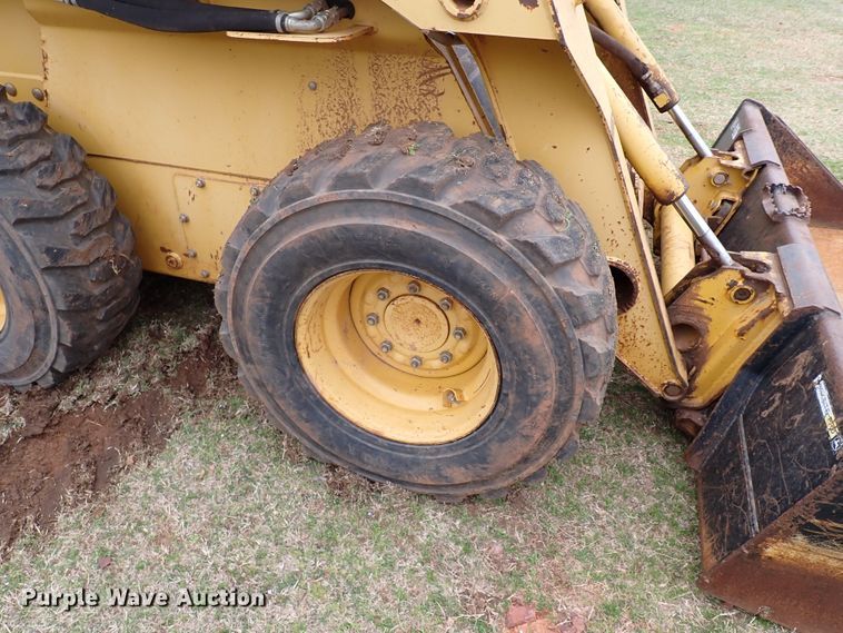 image for item JO9590 2005 John Deere 325  skid steer loader