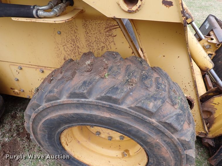 image for item JO9590 2005 John Deere 325  skid steer loader