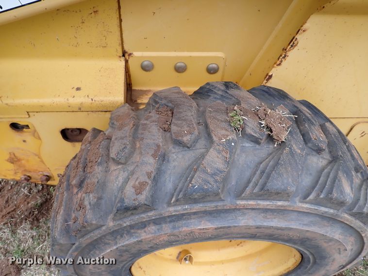 image for item JO9590 2005 John Deere 325  skid steer loader