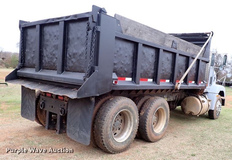 image for item JO9594 1997 Freightliner FLD112  dump truck