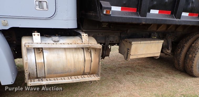 image for item JO9594 1997 Freightliner FLD112  dump truck