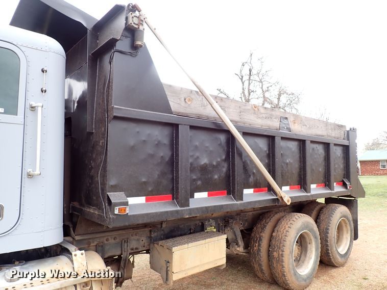 image for item JO9594 1997 Freightliner FLD112  dump truck