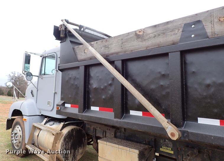 image for item JO9594 1997 Freightliner FLD112  dump truck