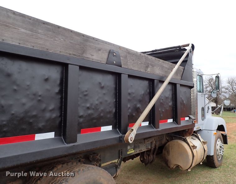 image for item JO9594 1997 Freightliner FLD112  dump truck