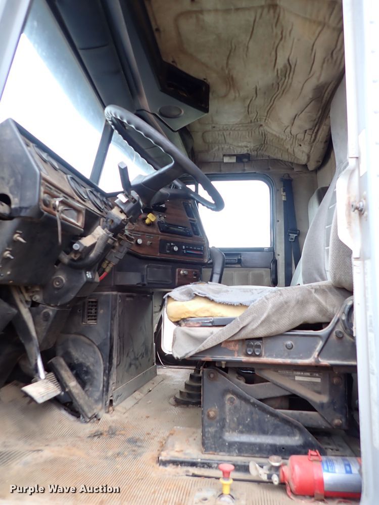image for item JO9594 1997 Freightliner FLD112  dump truck