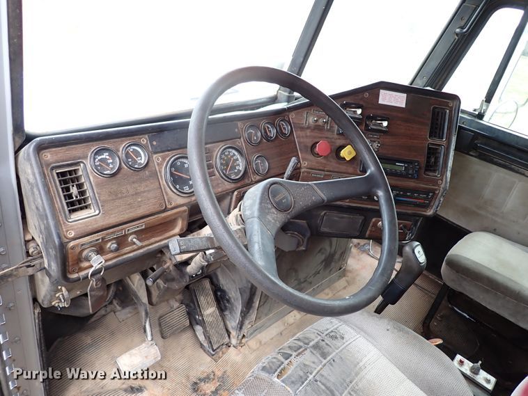 image for item JO9594 1997 Freightliner FLD112  dump truck