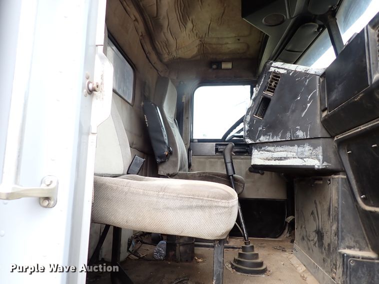 image for item JO9594 1997 Freightliner FLD112  dump truck