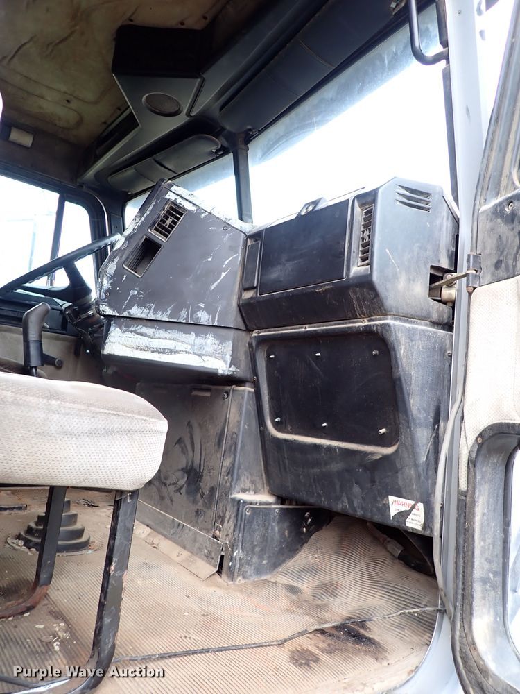 image for item JO9594 1997 Freightliner FLD112  dump truck