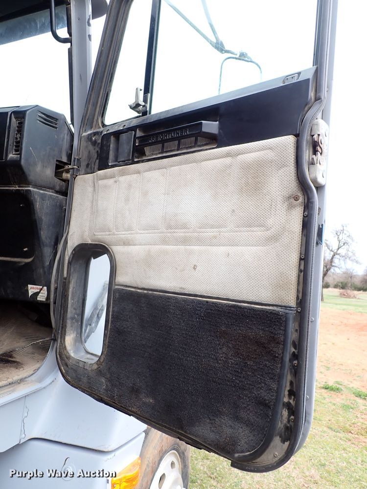 image for item JO9594 1997 Freightliner FLD112  dump truck