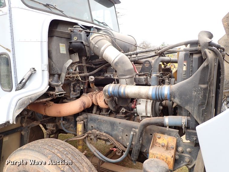image for item JO9594 1997 Freightliner FLD112  dump truck