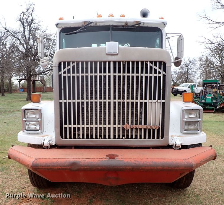 image for item JO9595 1990 International Eagle  winch truck