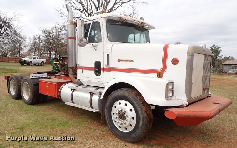 image for item JO9595 1990 International Eagle  winch truck
