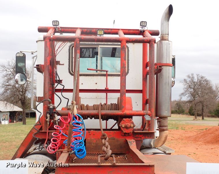 image for item JO9595 1990 International Eagle  winch truck