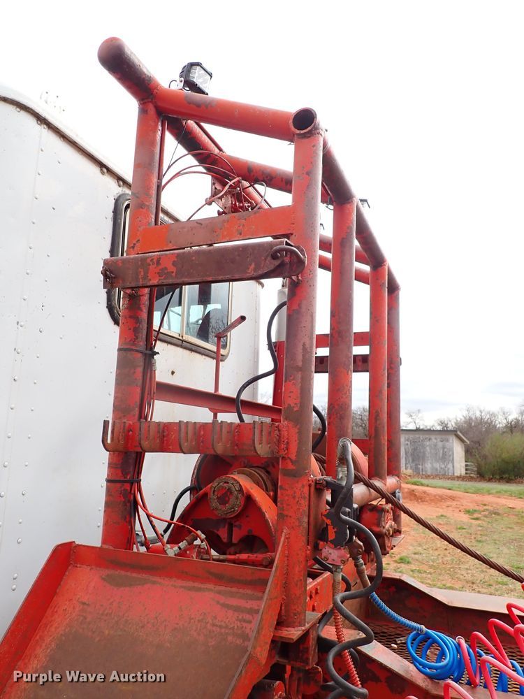 image for item JO9595 1990 International Eagle  winch truck