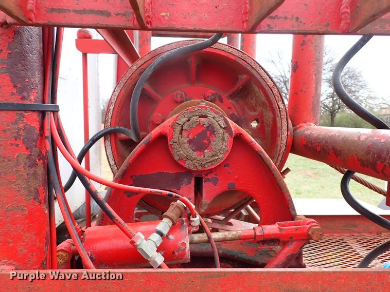 image for item JO9595 1990 International Eagle  winch truck