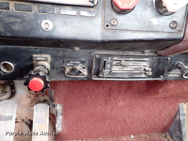 image for item JO9595 1990 International Eagle  winch truck