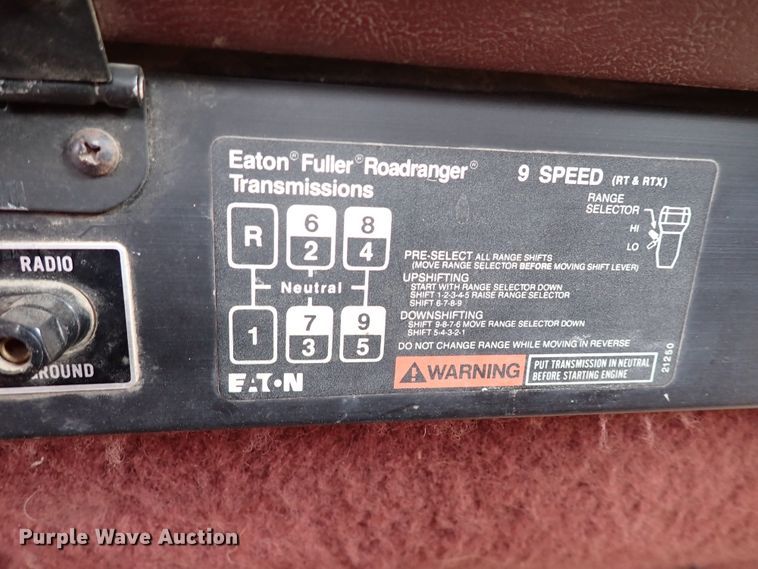 image for item JO9595 1990 International Eagle  winch truck