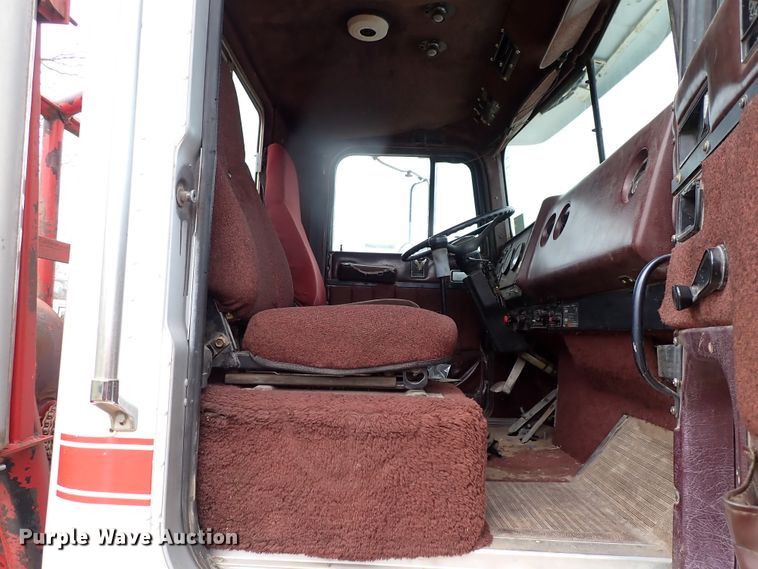 image for item JO9595 1990 International Eagle  winch truck