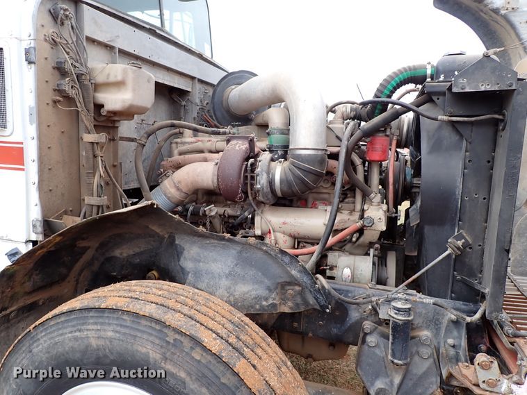 image for item JO9595 1990 International Eagle  winch truck