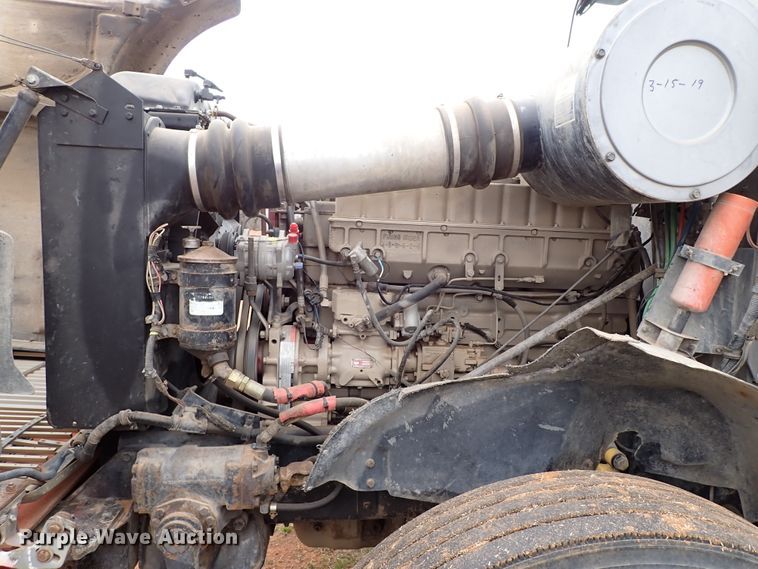 image for item JO9595 1990 International Eagle  winch truck