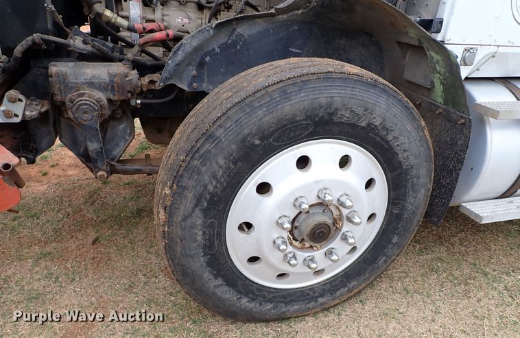 image for item JO9595 1990 International Eagle  winch truck