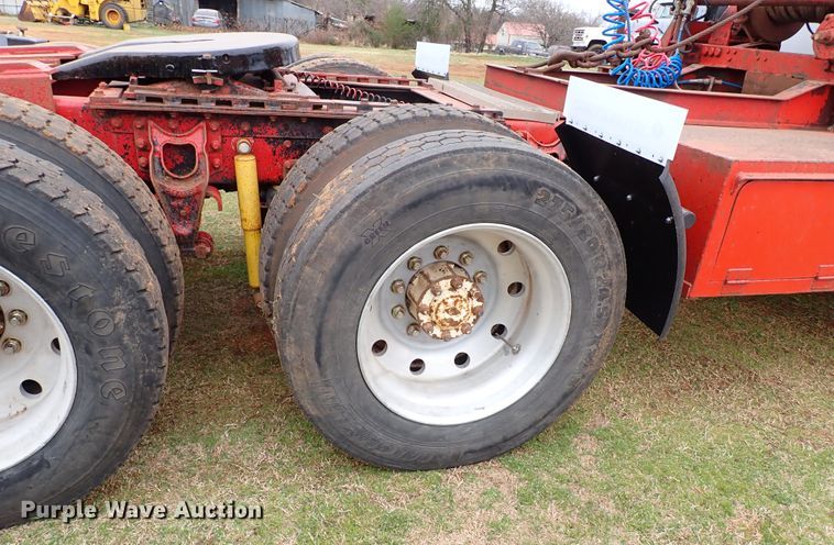 image for item JO9595 1990 International Eagle  winch truck