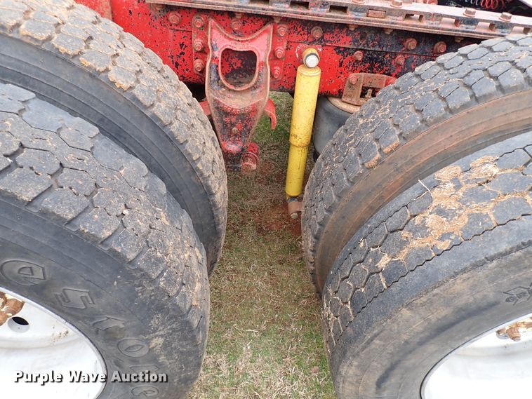 image for item JO9595 1990 International Eagle  winch truck