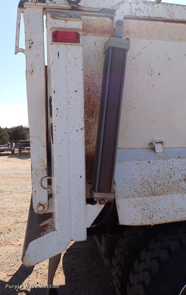 image for item JO9739 1994 Peterbilt 379  dump truck