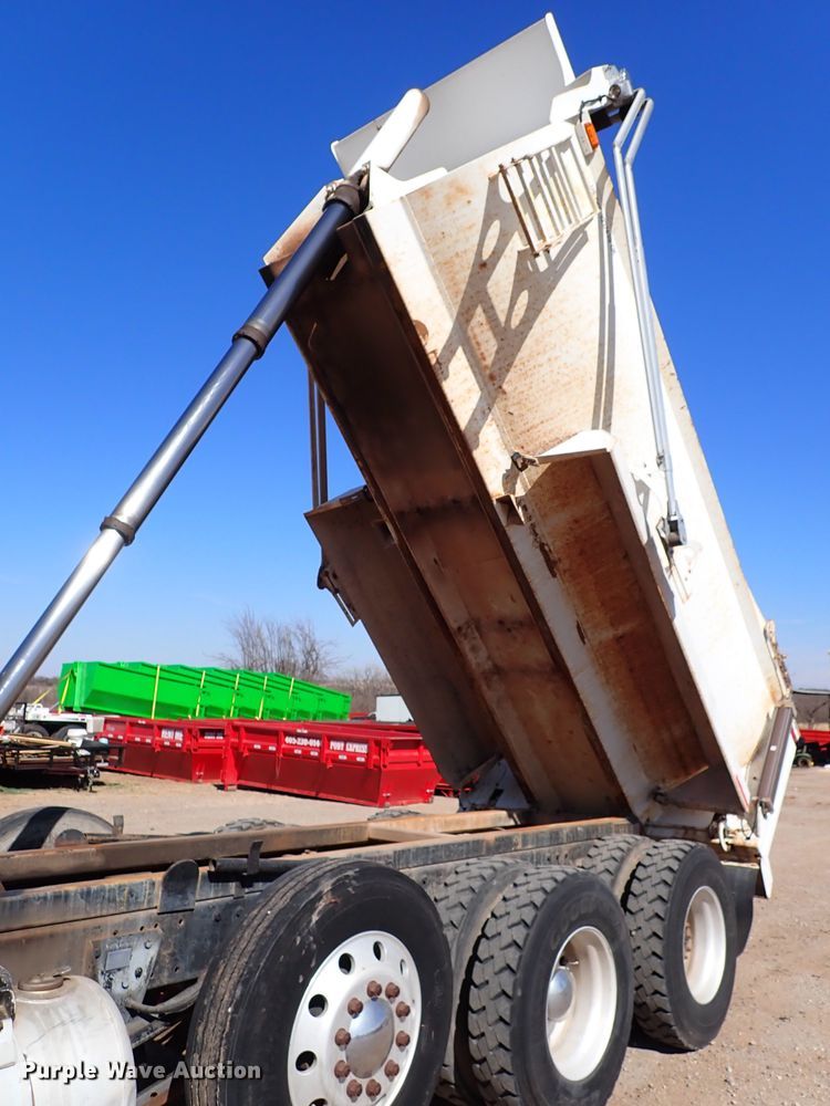 image for item JO9739 1994 Peterbilt 379  dump truck