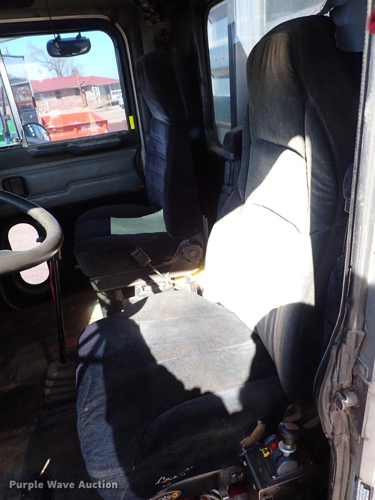 image for item JO9739 1994 Peterbilt 379  dump truck