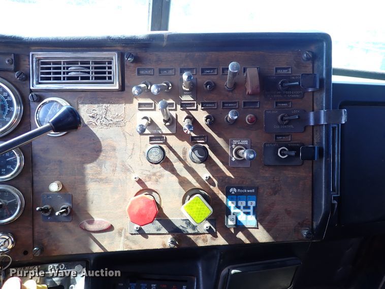 image for item JO9739 1994 Peterbilt 379  dump truck