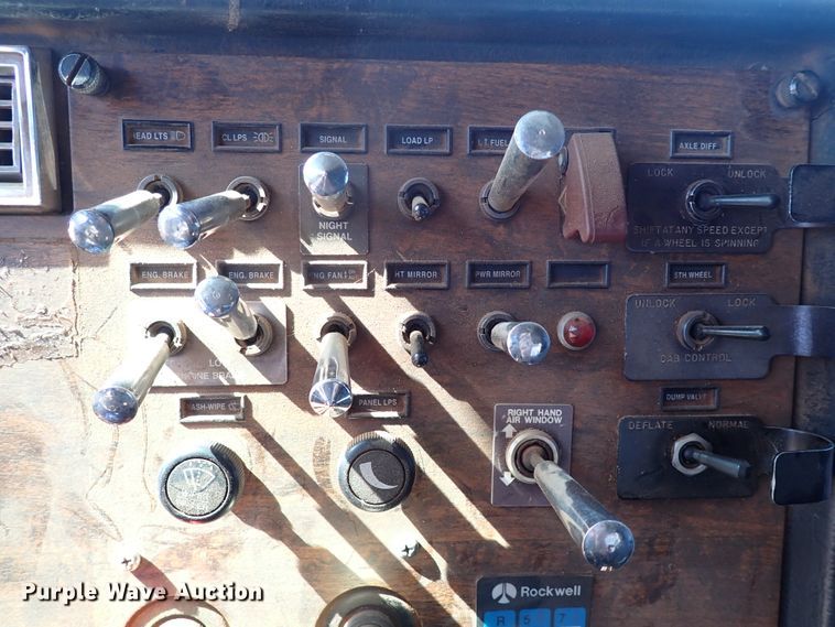 image for item JO9739 1994 Peterbilt 379  dump truck