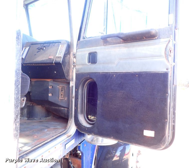 image for item JO9739 1994 Peterbilt 379  dump truck