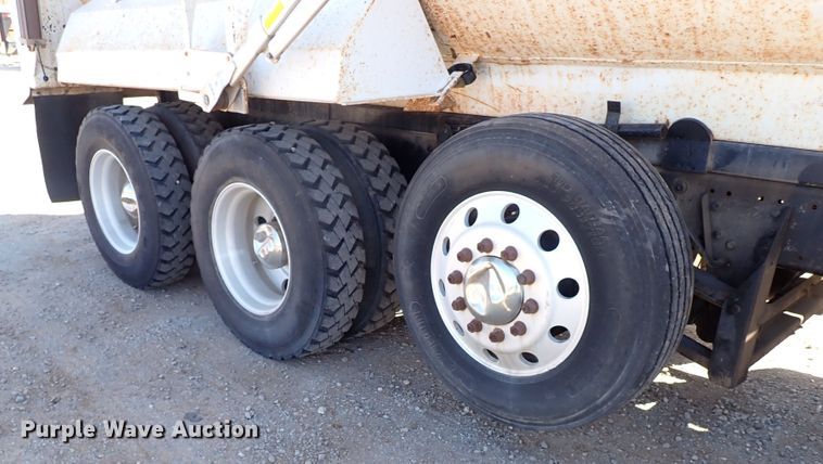 image for item JO9739 1994 Peterbilt 379  dump truck