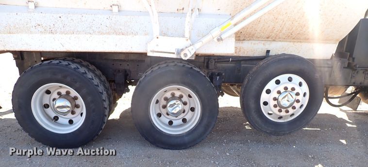 image for item JO9739 1994 Peterbilt 379  dump truck