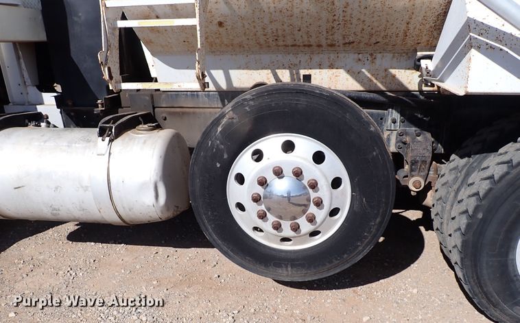 image for item JO9739 1994 Peterbilt 379  dump truck