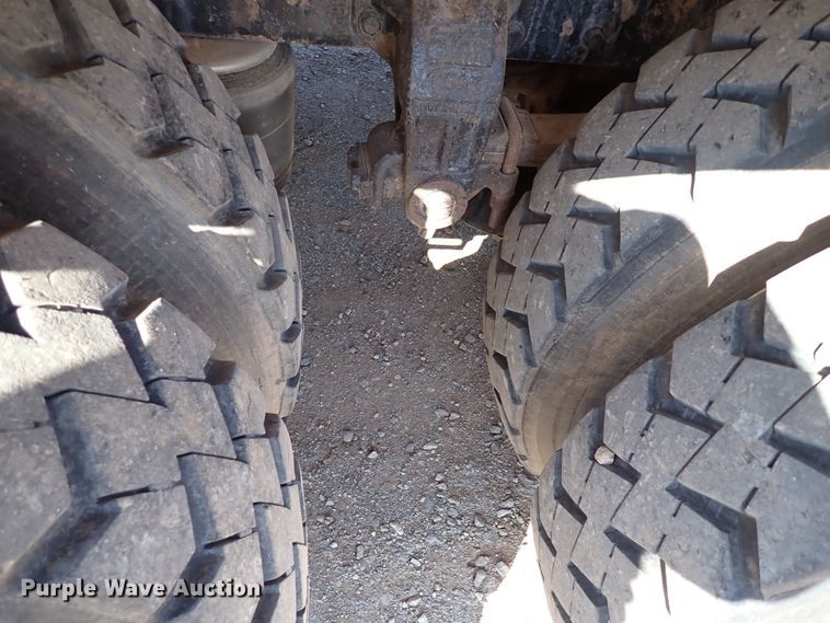 image for item JO9739 1994 Peterbilt 379  dump truck