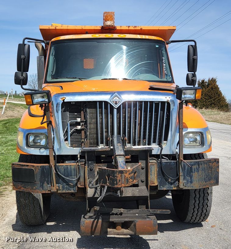 image for item KE9881 2005 International 7400  dump truck