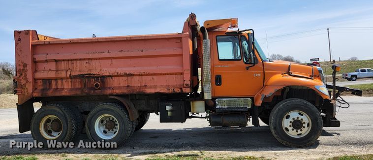 image for item KE9881 2005 International 7400  dump truck