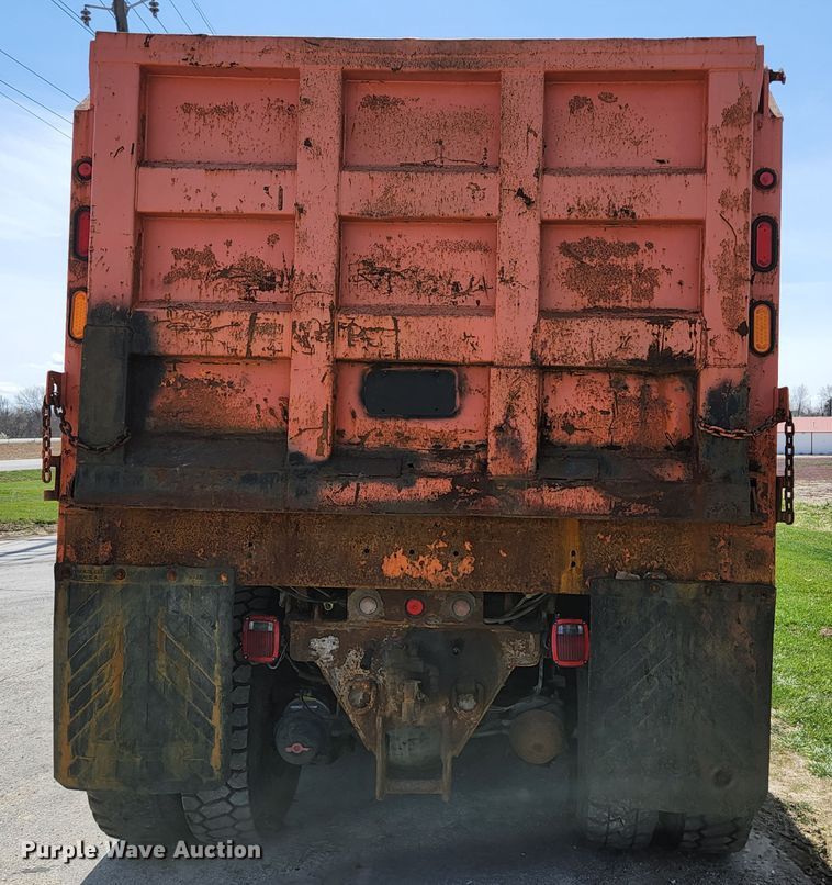 image for item KE9881 2005 International 7400  dump truck