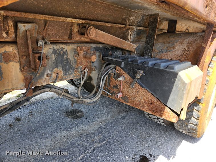 image for item KE9881 2005 International 7400  dump truck