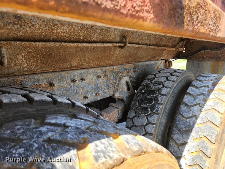 image for item KE9881 2005 International 7400  dump truck