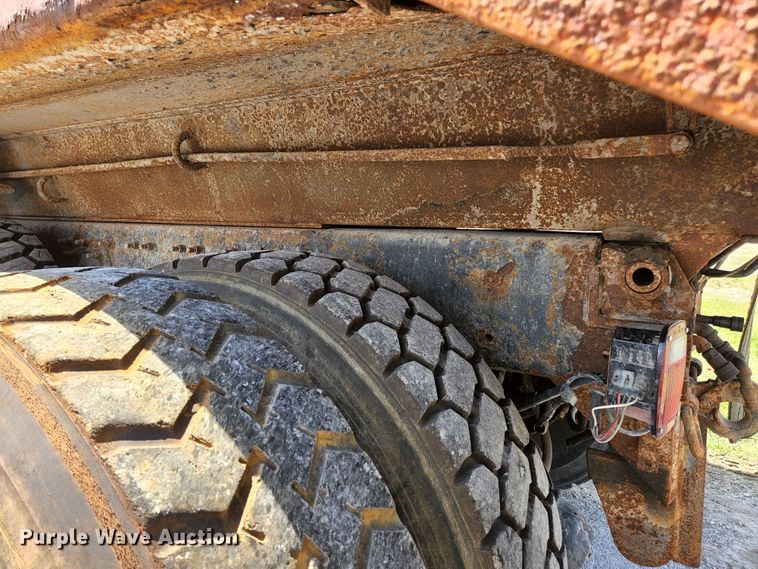 image for item KE9881 2005 International 7400  dump truck