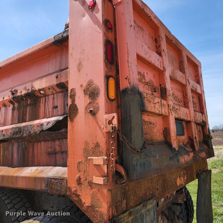 image for item KE9881 2005 International 7400  dump truck