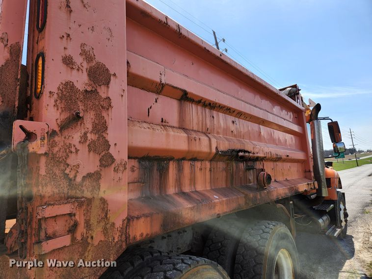 image for item KE9881 2005 International 7400  dump truck