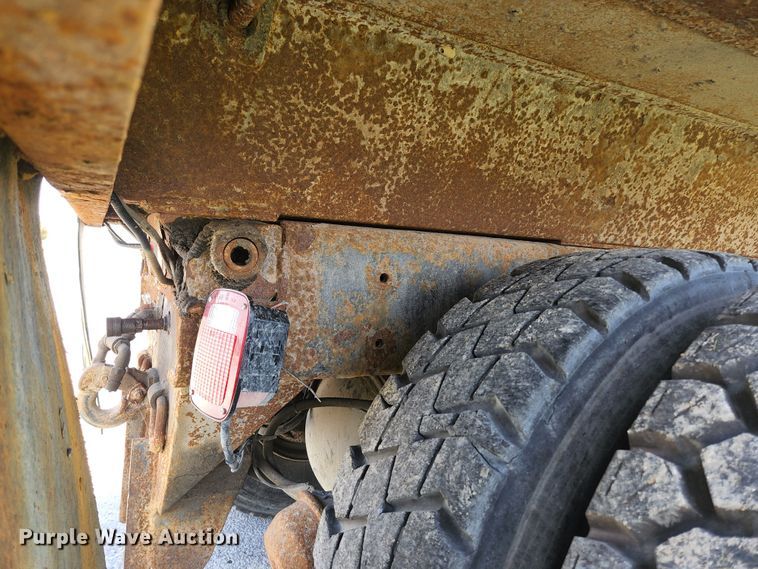 image for item KE9881 2005 International 7400  dump truck