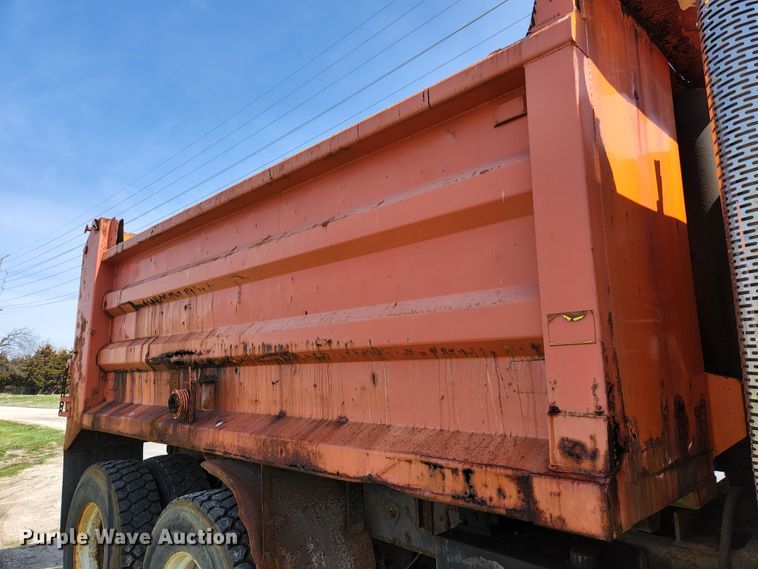 image for item KE9881 2005 International 7400  dump truck