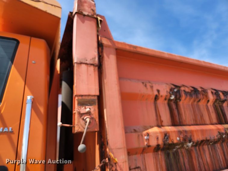 image for item KE9881 2005 International 7400  dump truck